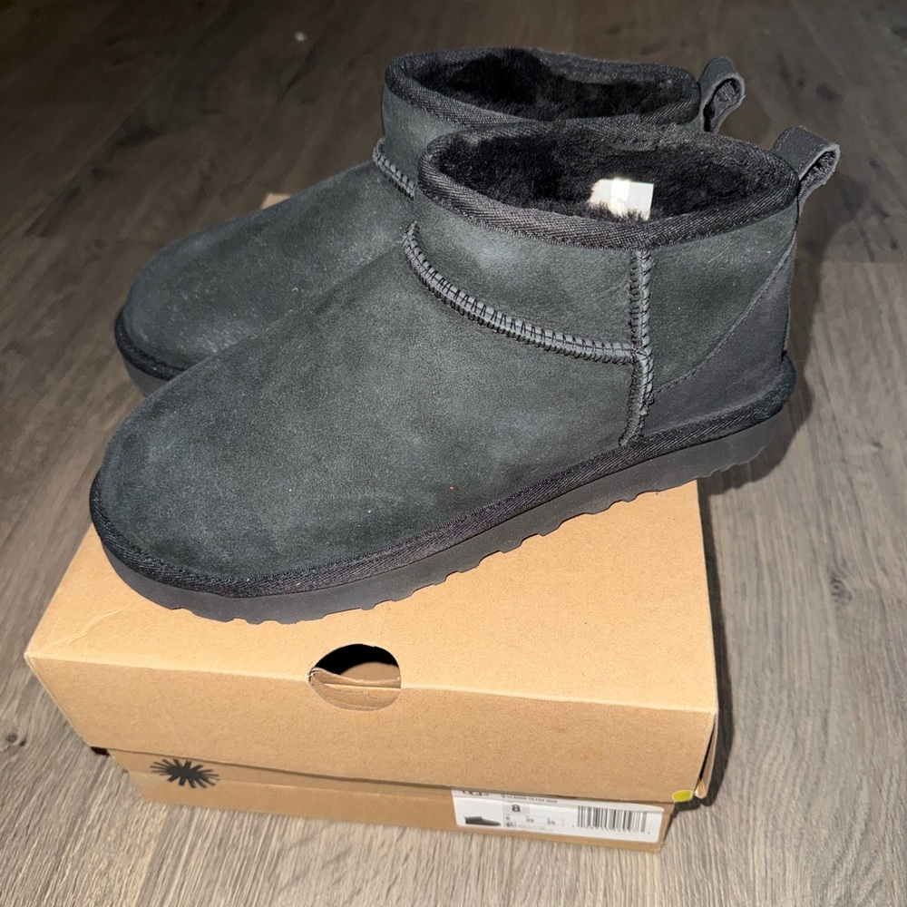 UGG Classic Ultra Mini NWT black size 8 - Picture 6 of 11